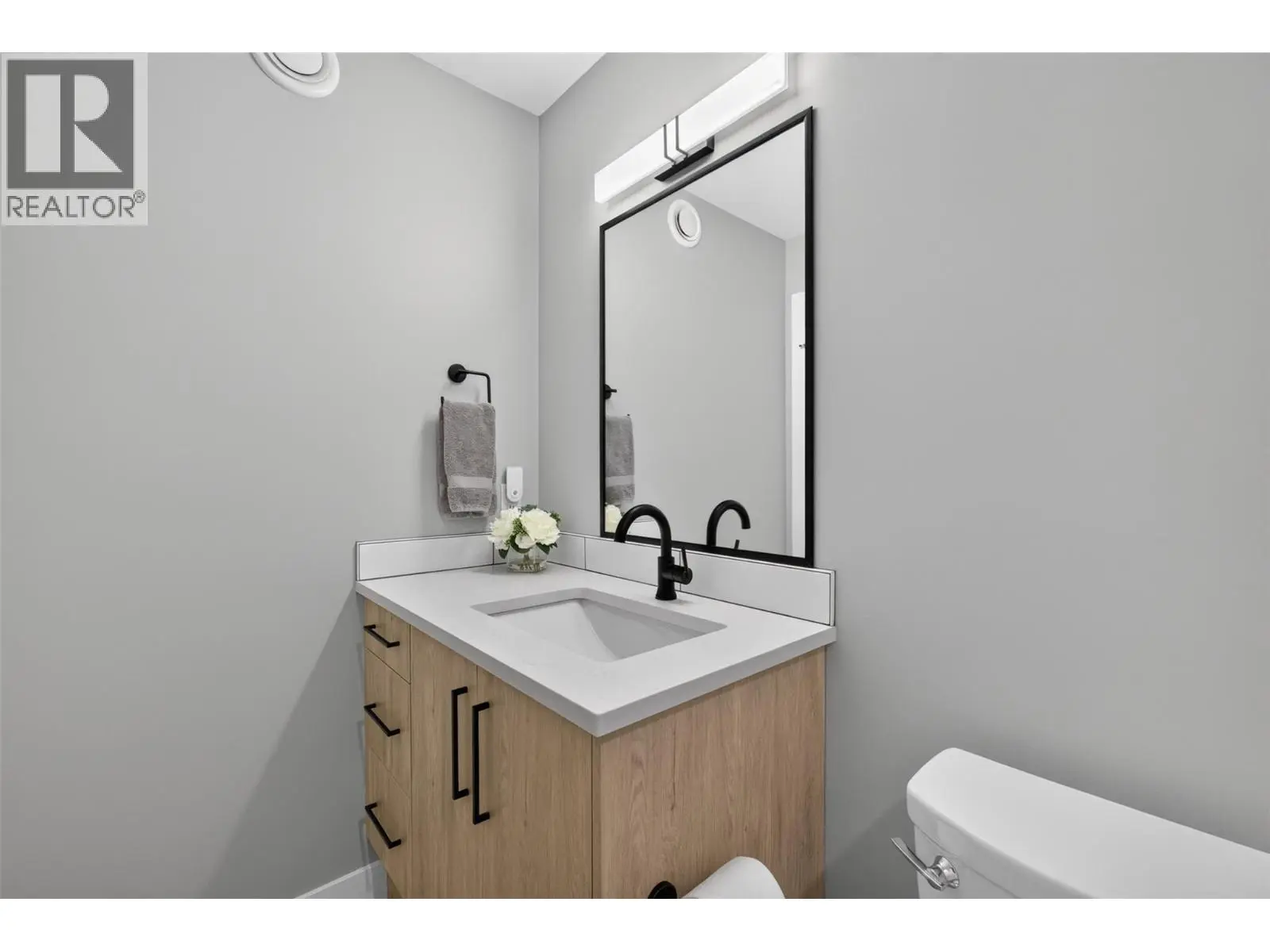 537 Hawes Court. Kelowna, British Columbia
