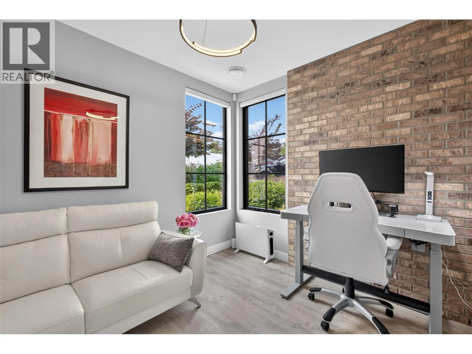 537 Hawes Court. Kelowna, British Columbia