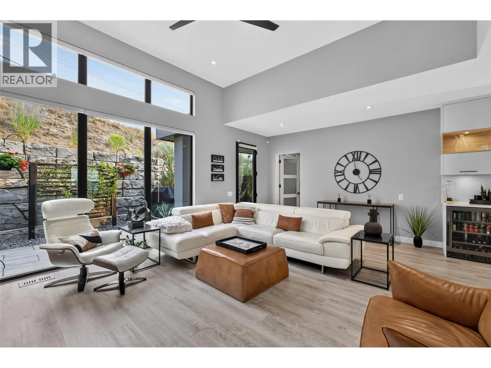 537 Hawes Court. Kelowna, British Columbia