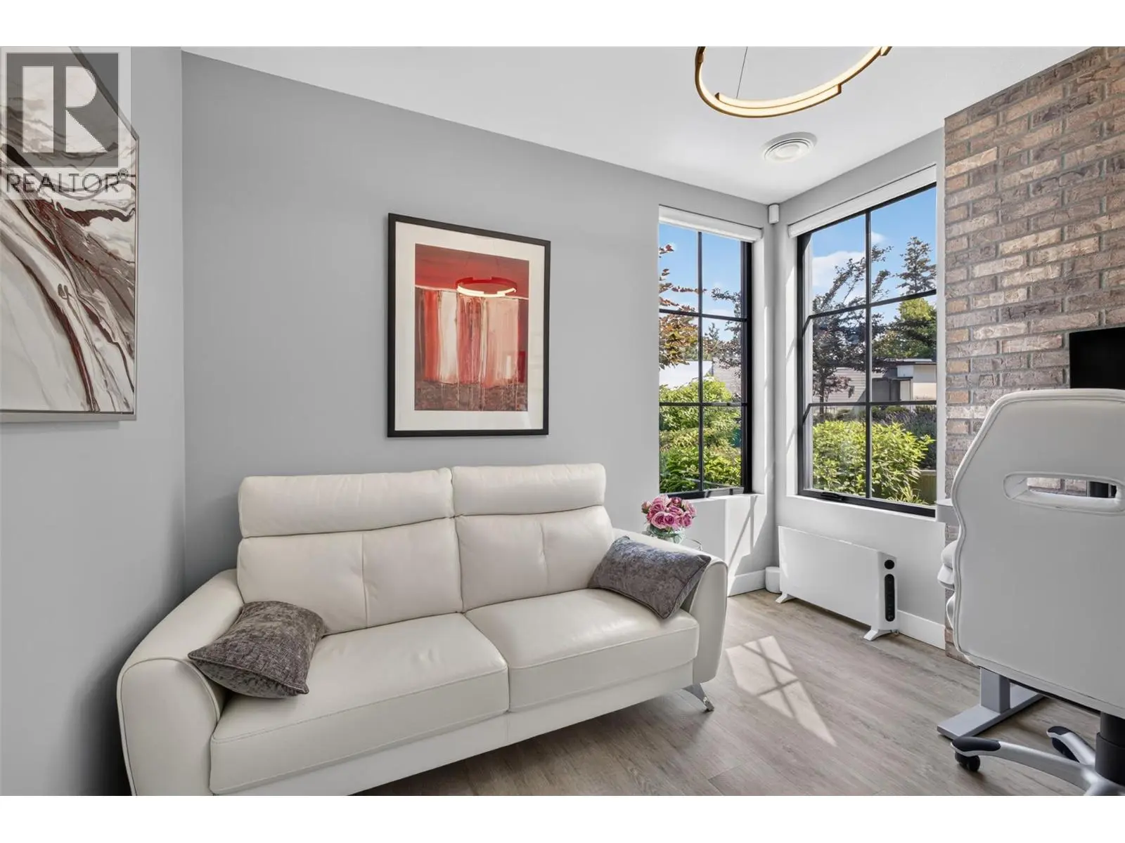 537 Hawes Court. Kelowna, British Columbia