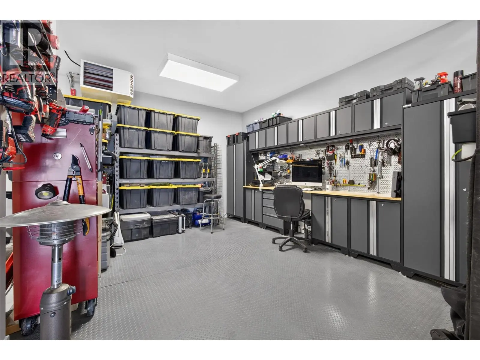 537 Hawes Court. Kelowna, British Columbia