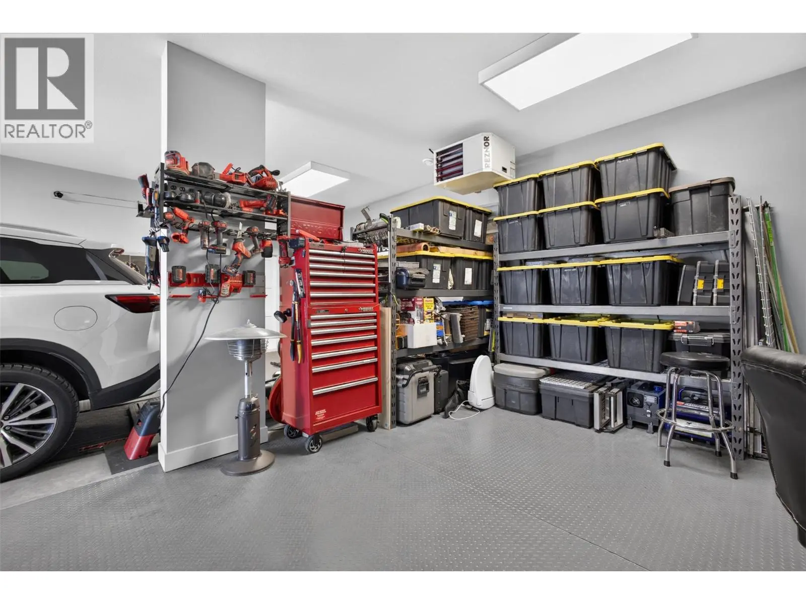 537 Hawes Court. Kelowna, British Columbia