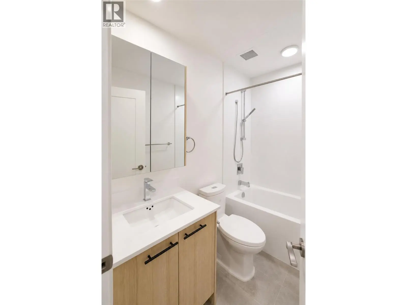 1380 Pridham Avenue Unit# 409. Kelowna, British Columbia