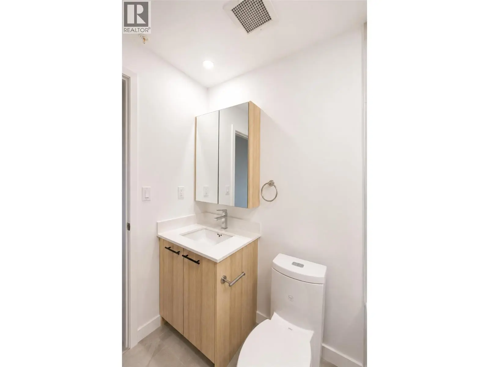 1380 Pridham Avenue Unit# 409. Kelowna, British Columbia