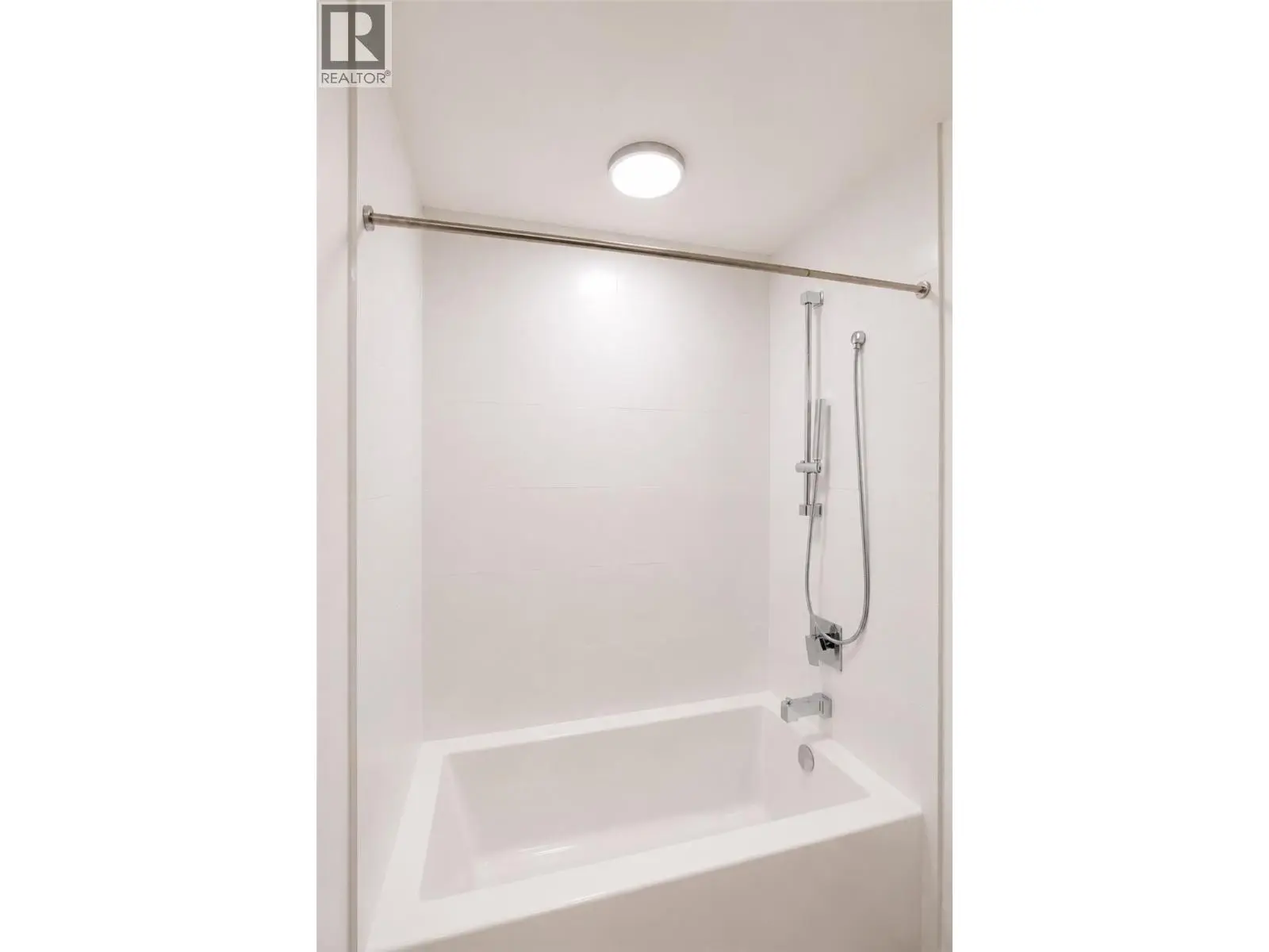 1380 Pridham Avenue Unit# 409. Kelowna, British Columbia