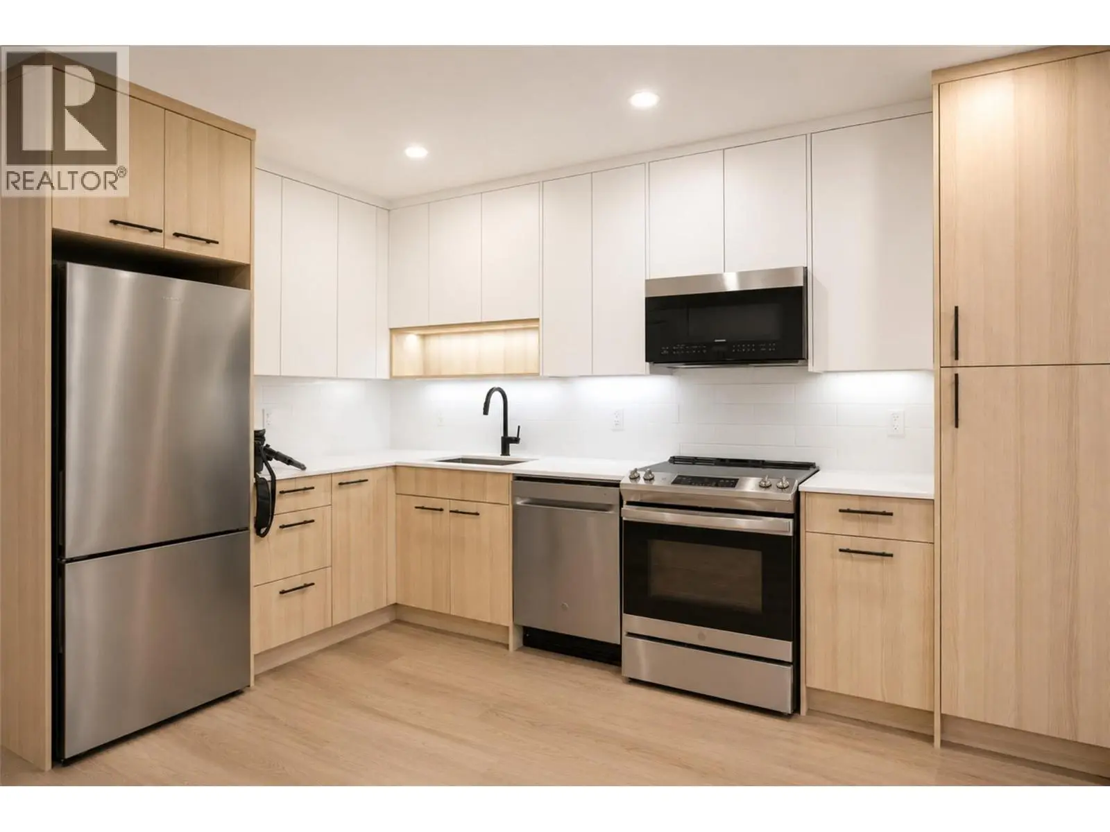 1380 Pridham Avenue Unit# 409. Kelowna, British Columbia