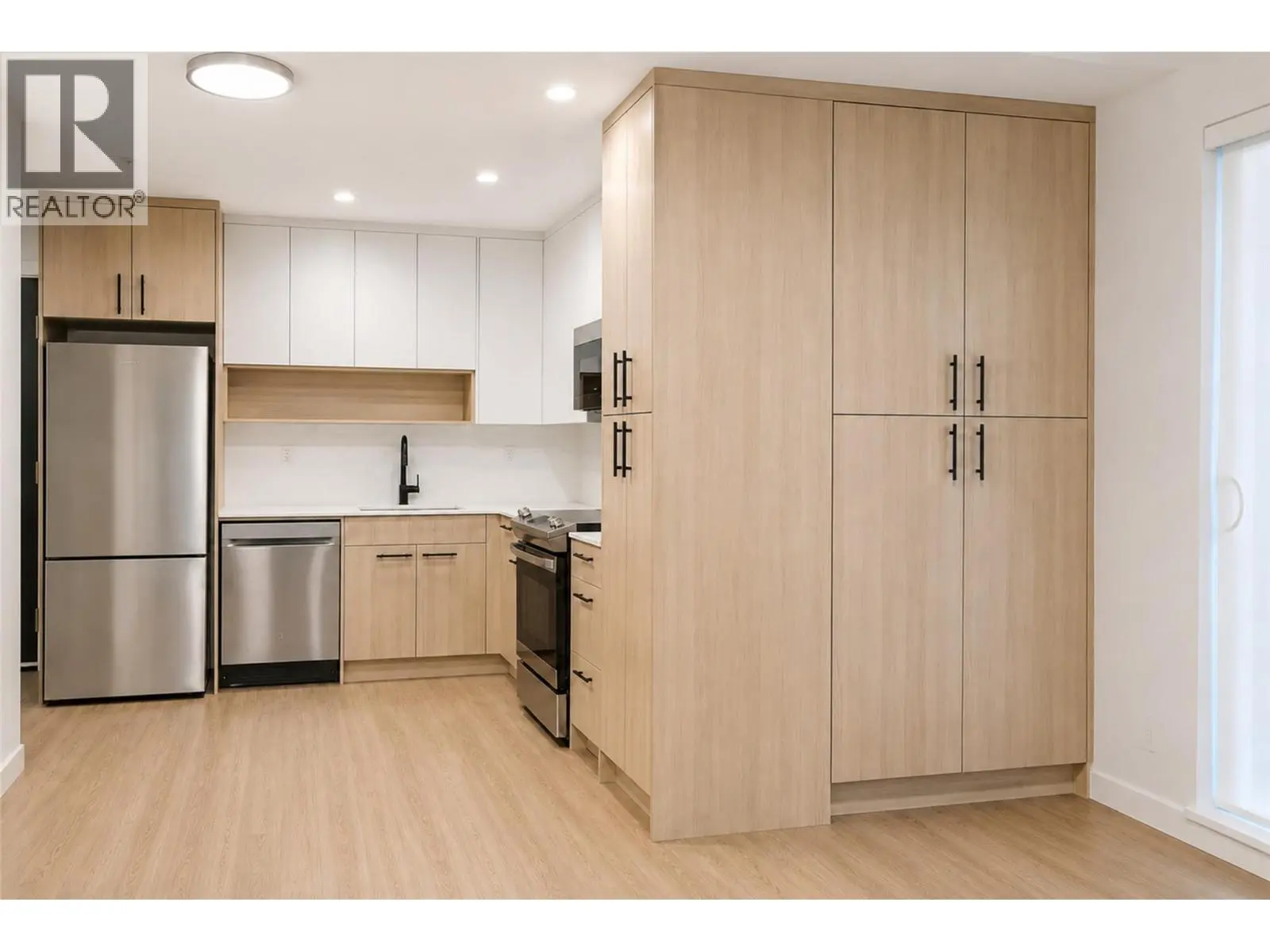 1380 Pridham Avenue Unit# 201. Kelowna, British Columbia