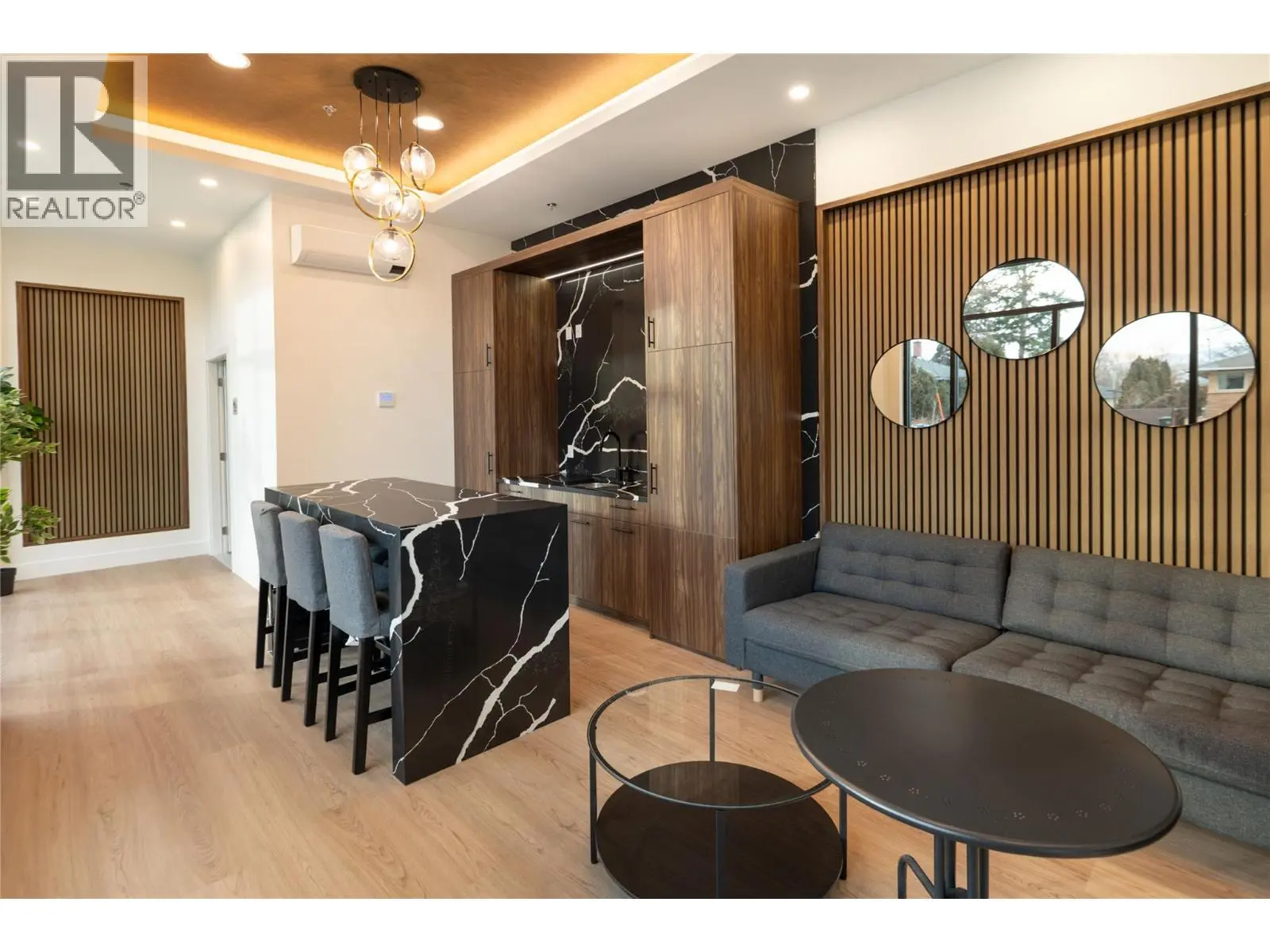 1380 Pridham Avenue Unit# 201. Kelowna, British Columbia