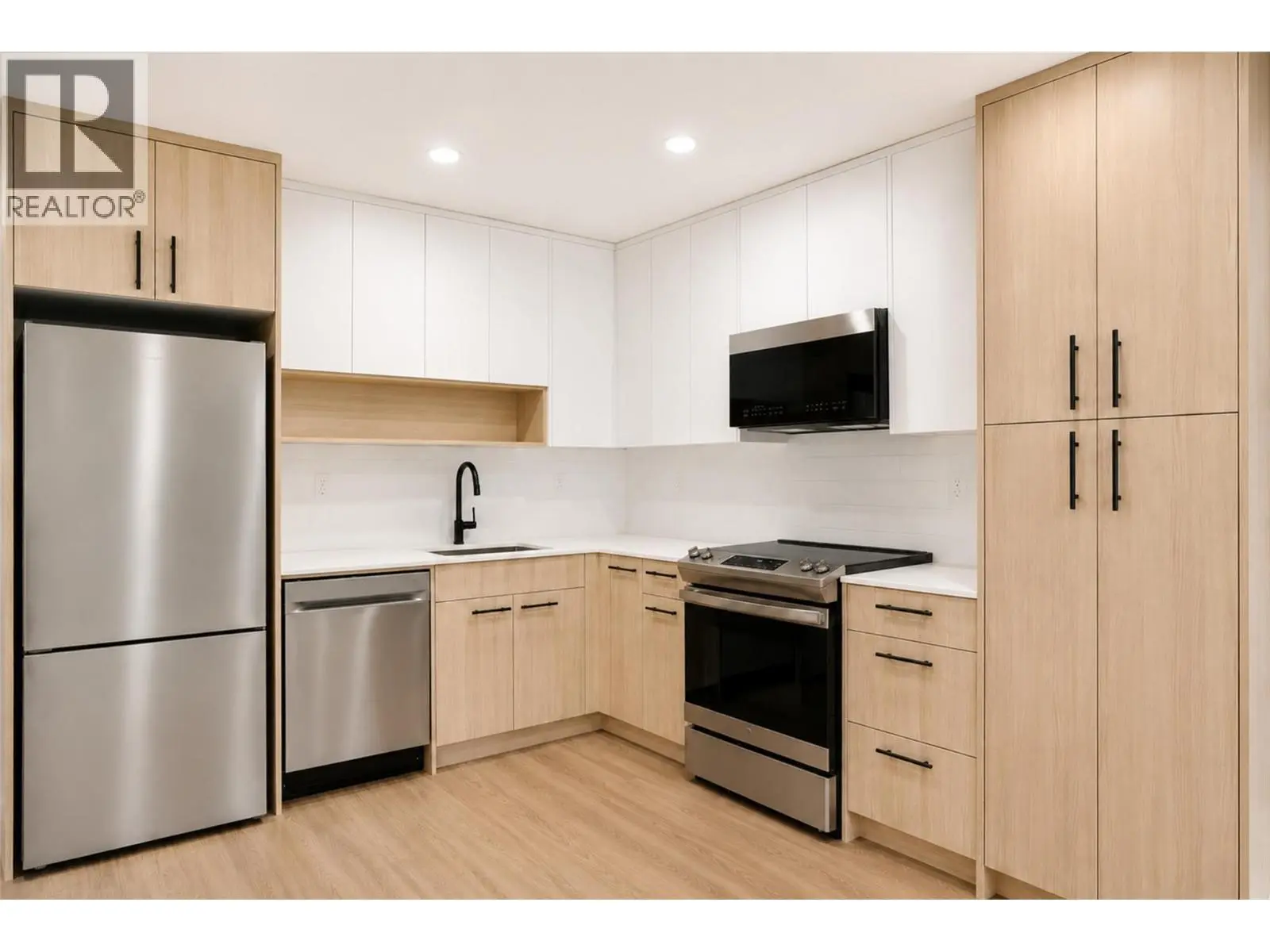 1380 Pridham Avenue Unit# 201. Kelowna, British Columbia