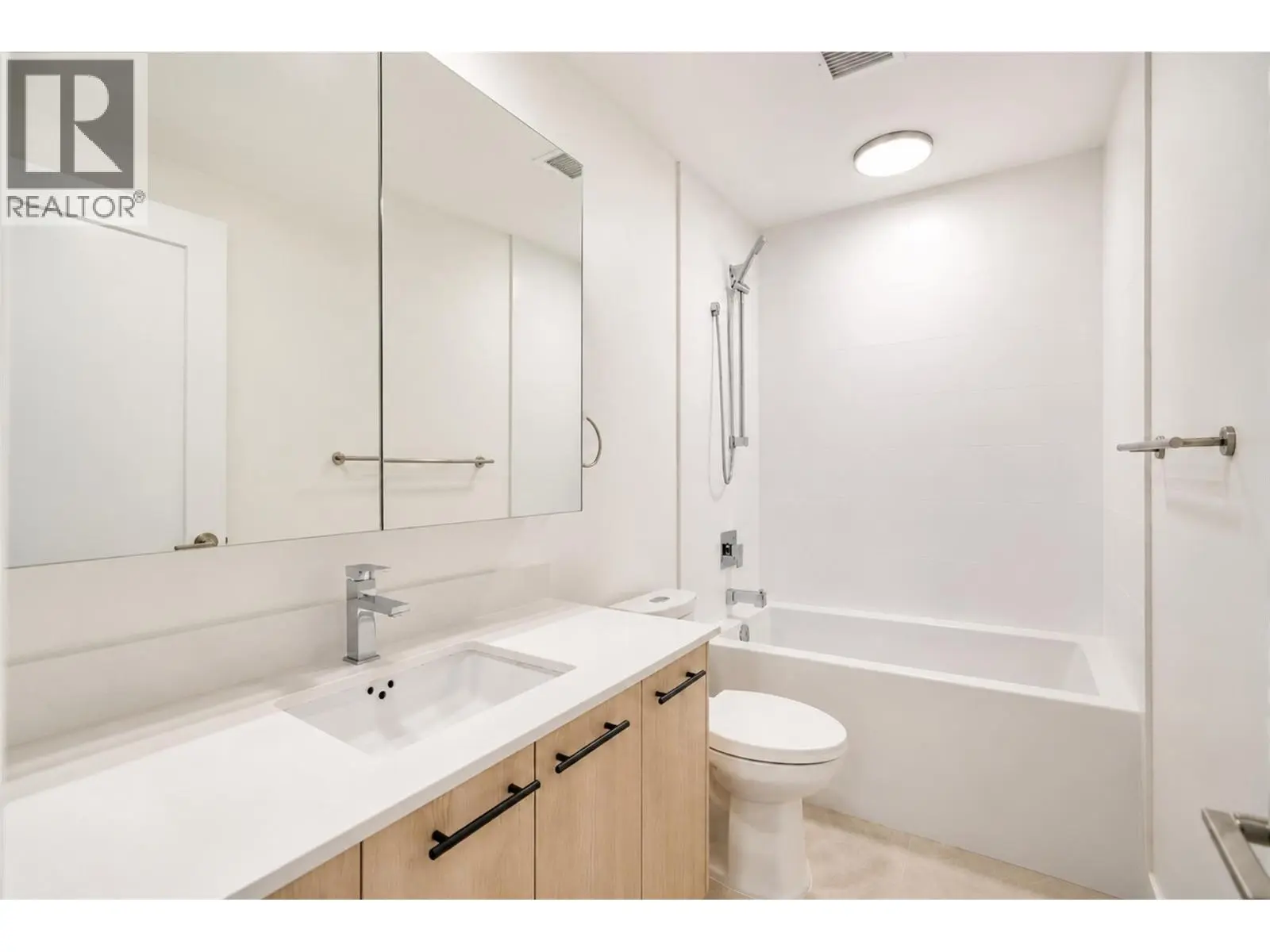 1380 Pridham Avenue Unit# 201. Kelowna, British Columbia