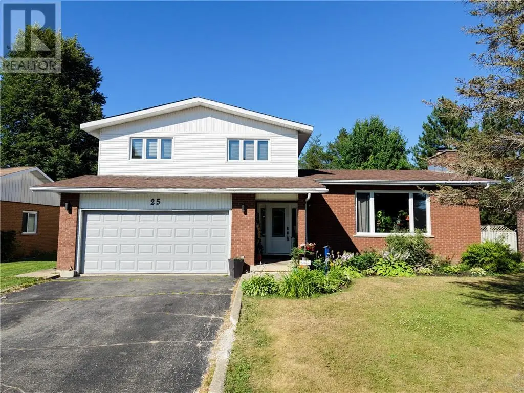 25 Goodman Avenue, Espanola