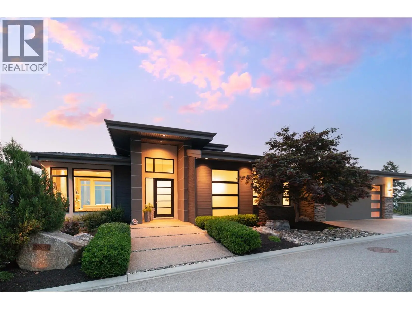 3320 Acacia Lane. Kelowna, British Columbia