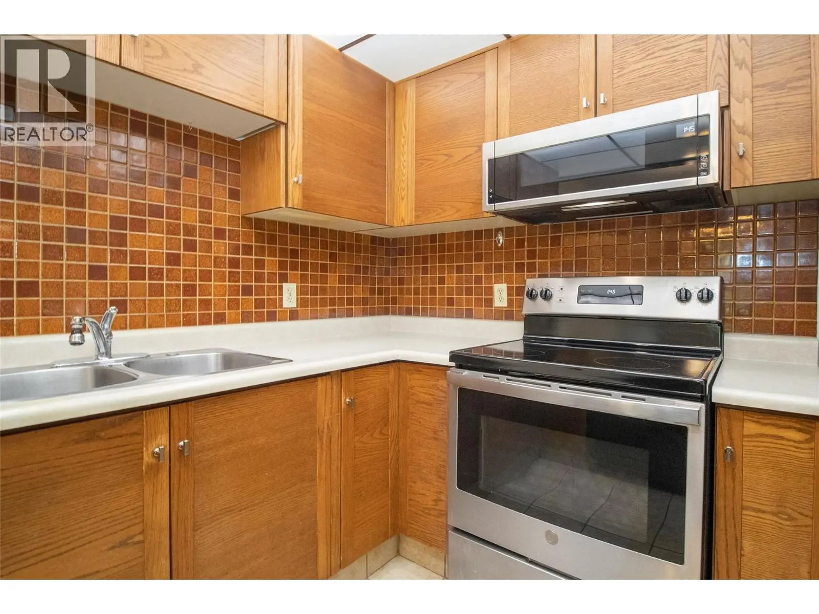 1075 Bernard Avenue Unit# 303. Kelowna, British Columbia