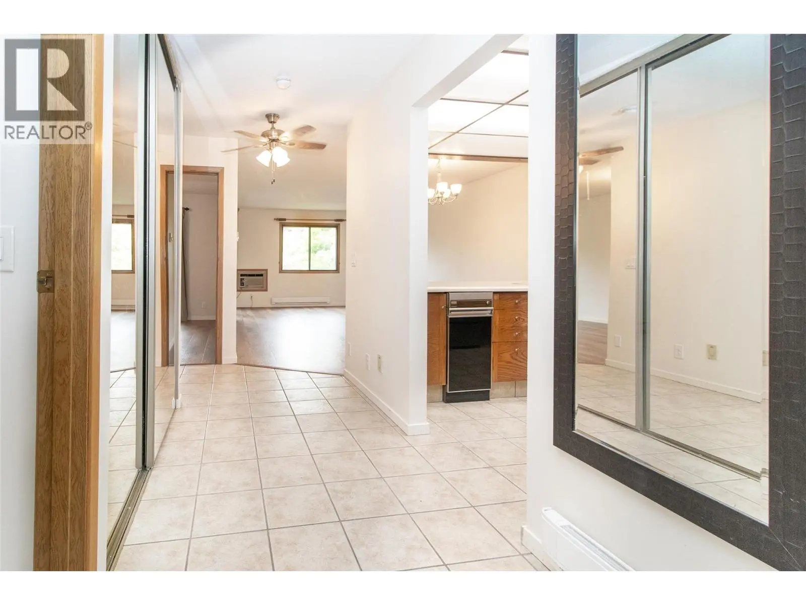 1075 Bernard Avenue Unit# 303. Kelowna, British Columbia