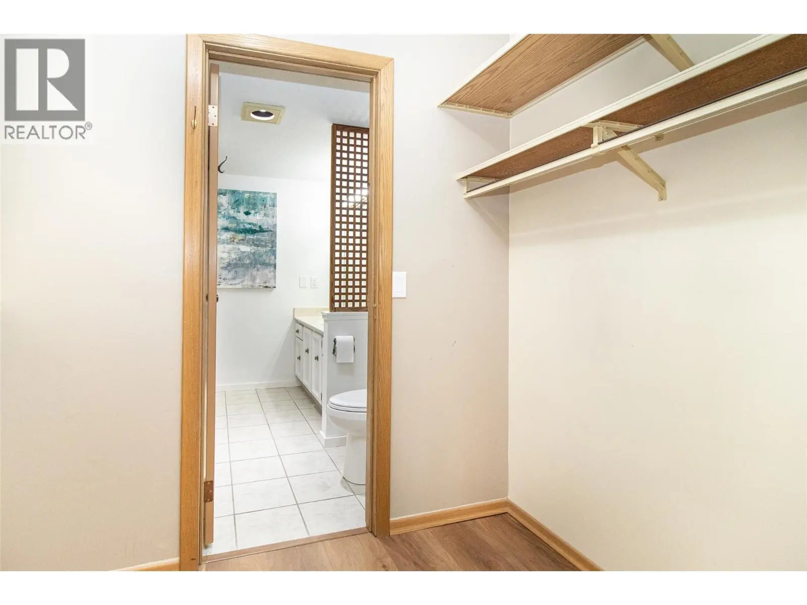 1075 Bernard Avenue Unit# 303. Kelowna, British Columbia