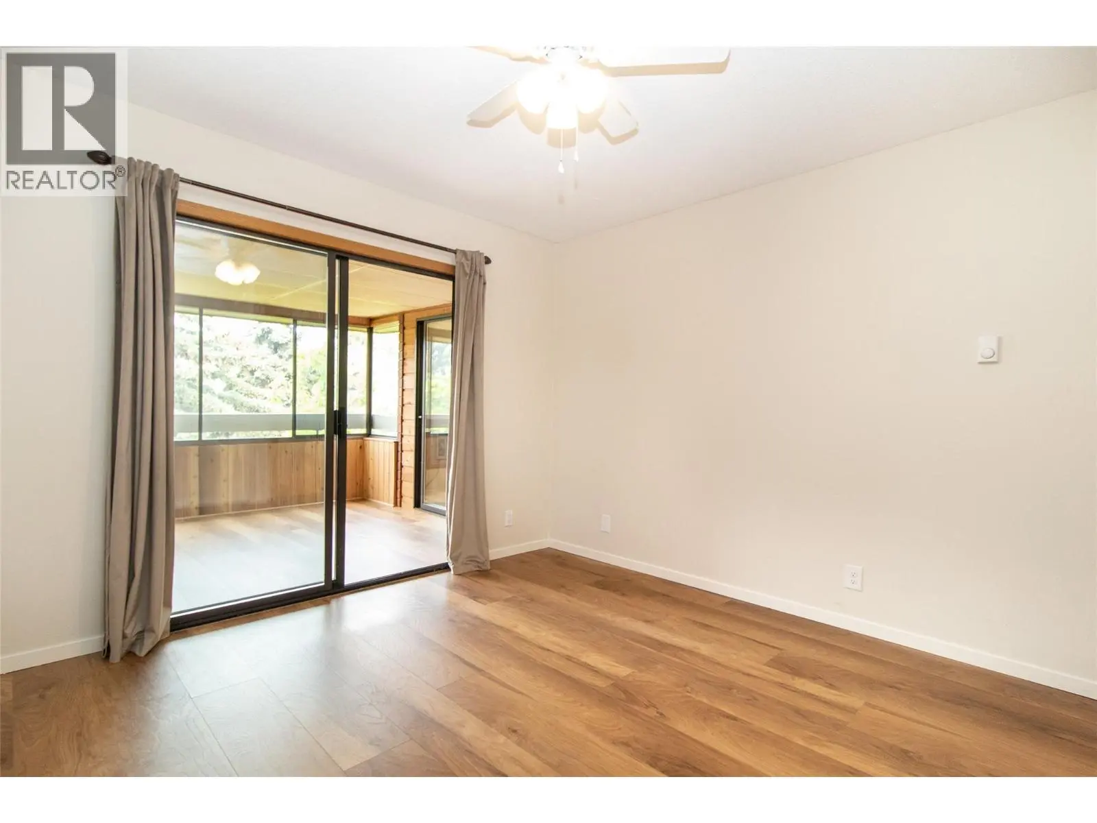 1075 Bernard Avenue Unit# 303. Kelowna, British Columbia