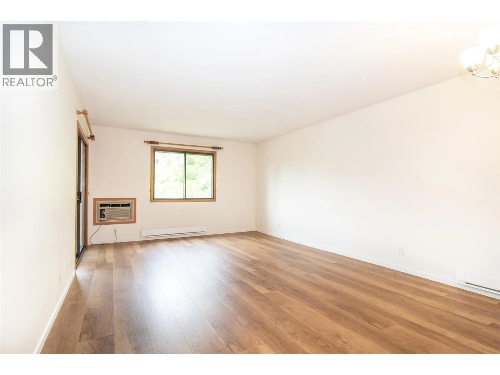 1075 Bernard Avenue Unit# 303. Kelowna, British Columbia