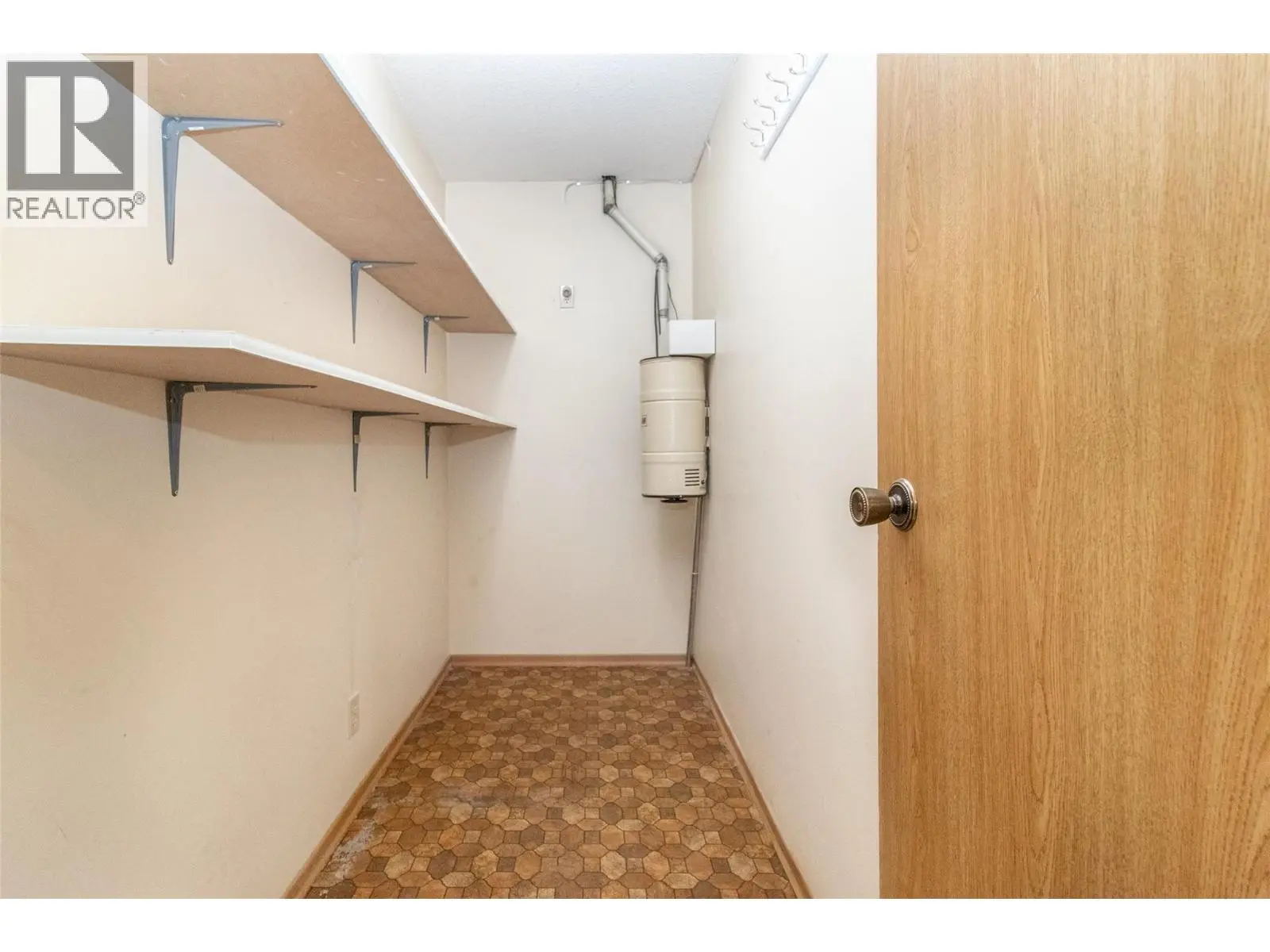 1075 Bernard Avenue Unit# 303. Kelowna, British Columbia