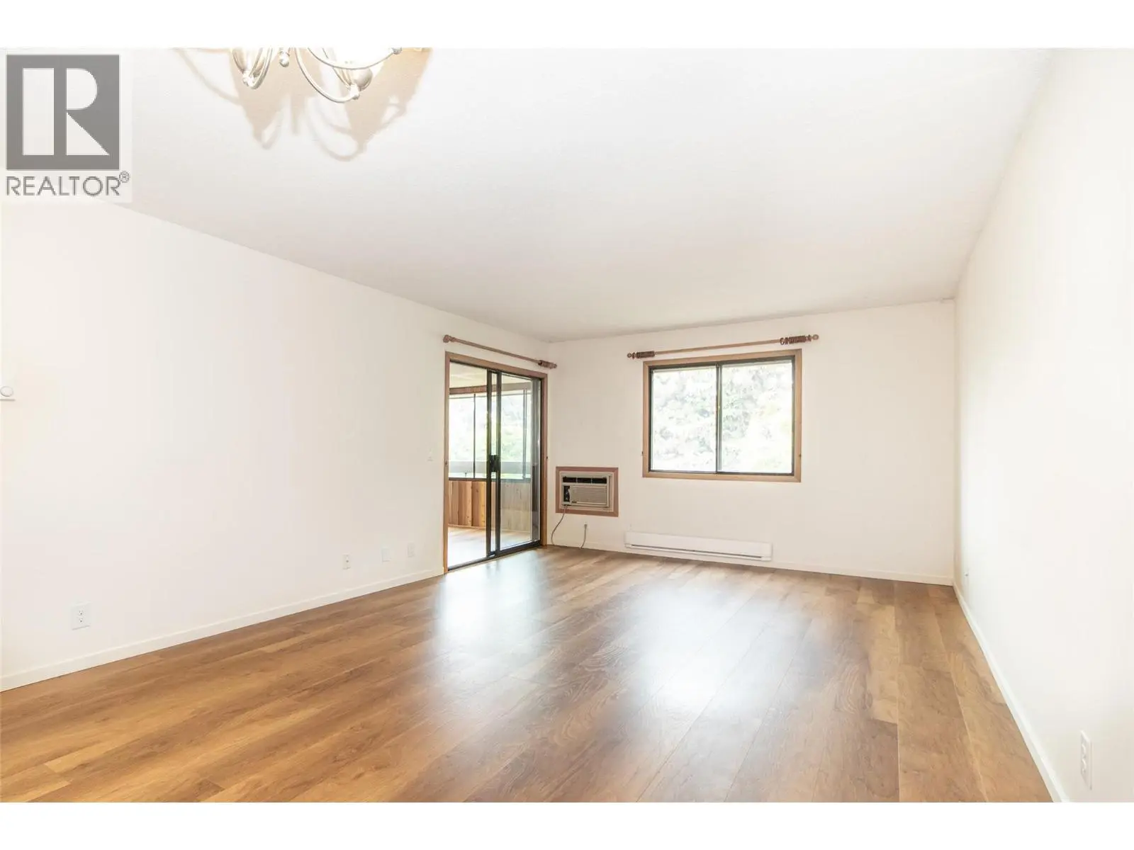 1075 Bernard Avenue Unit# 303. Kelowna, British Columbia