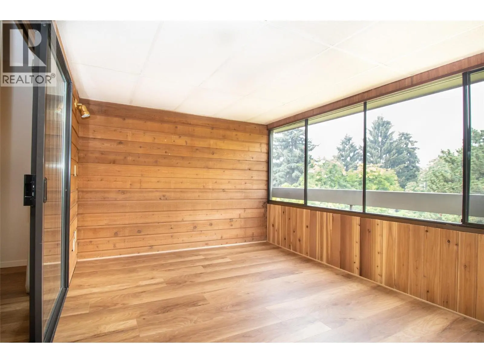 1075 Bernard Avenue Unit# 303. Kelowna, British Columbia