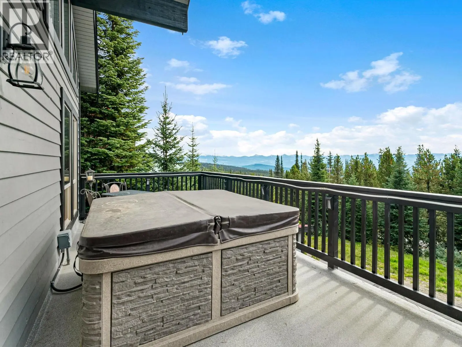 4833 Snow Pines Road. Big White, British Columbia