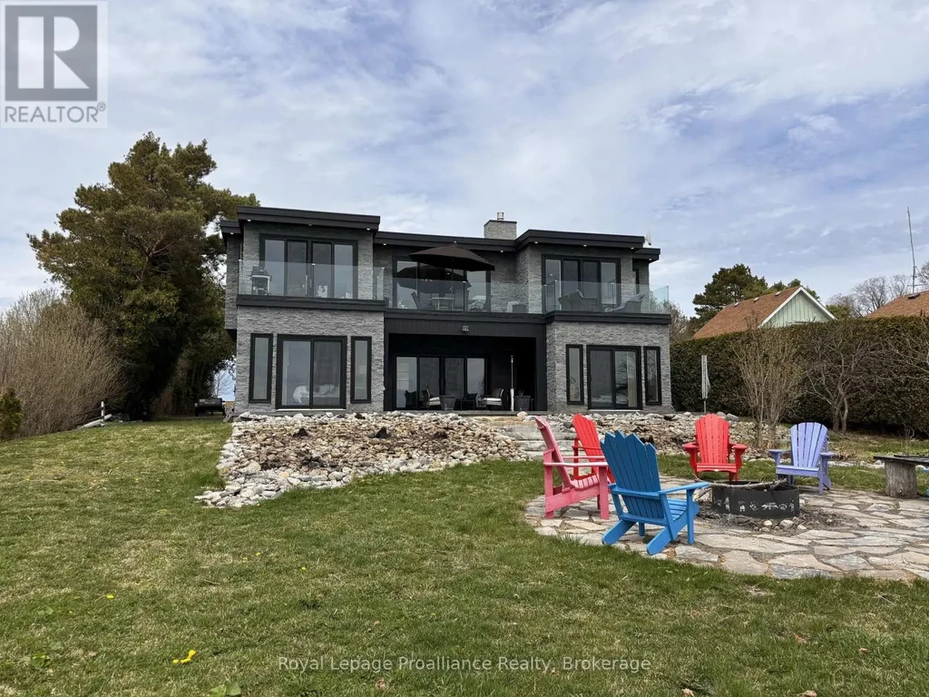 621 Barcovan Beach Road, Quinte West (Murray Ward)