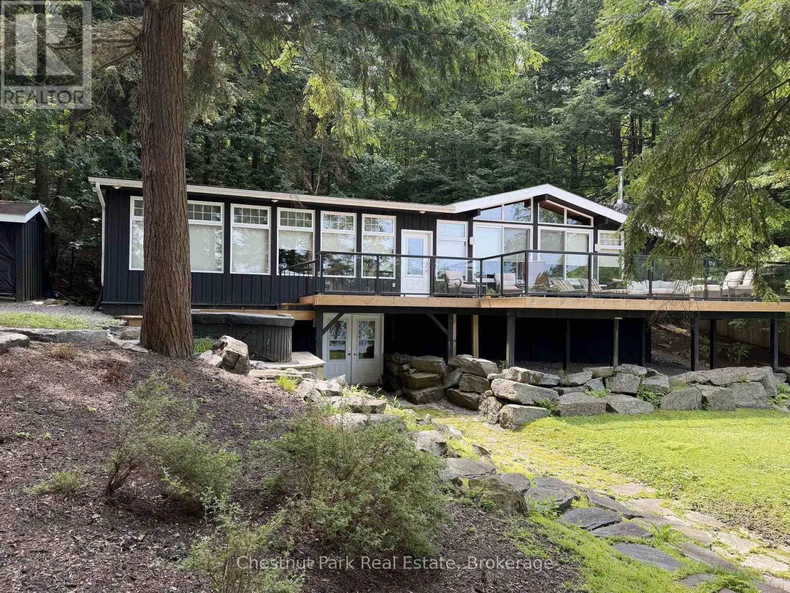 1002 Ahmic Drive N, Muskoka Lakes (Medora)