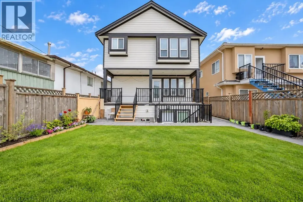 2216 Mannering Avenue, Vancouver