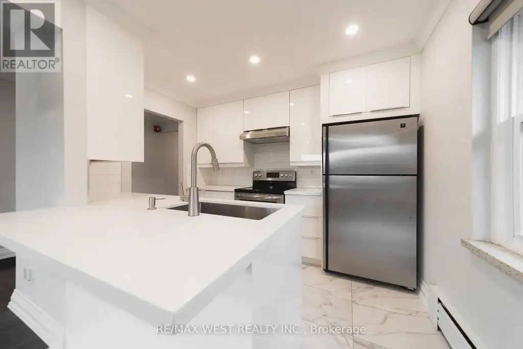 7 - 237 Melrose Street, Toronto (Mimico)