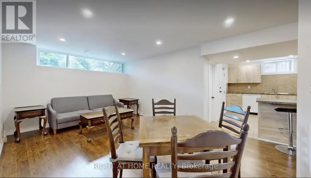 36 Aurora Heights Drive, Aurora (Aurora Heights)
