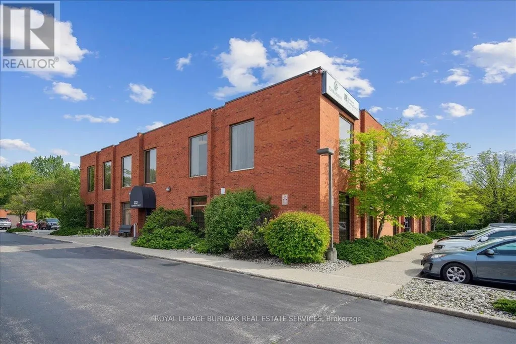 102 - 2321 Fairview Street, Burlington (Freeman)