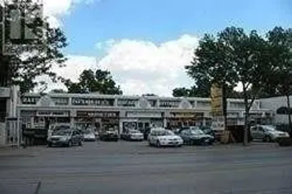 206 - 10255 Yonge Street, Richmond Hill (Crosby)