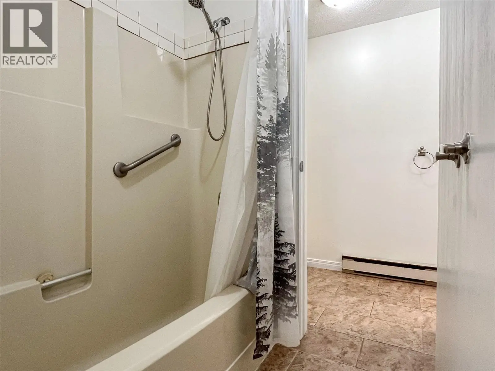 220 Prior Road S Unit# 3. Kelowna, British Columbia