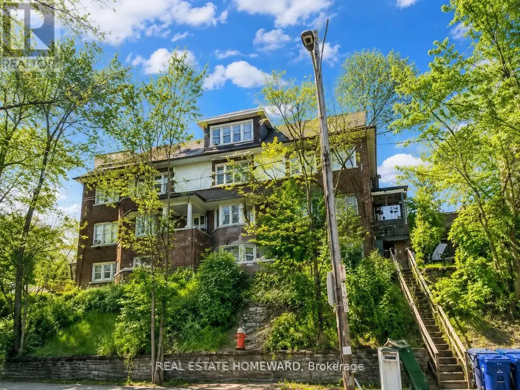 4 - 435 Parkside Drive, Toronto (High Park-Swansea)