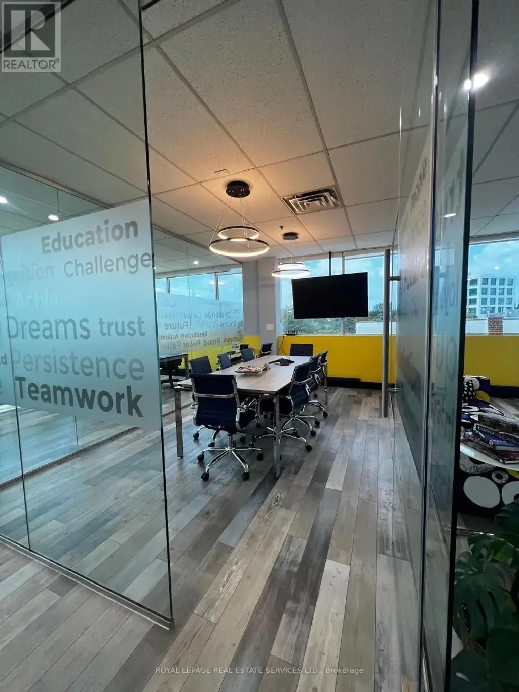 215-216 - 2550 Matheson Boulevard E, Mississauga (Airport Corporate)