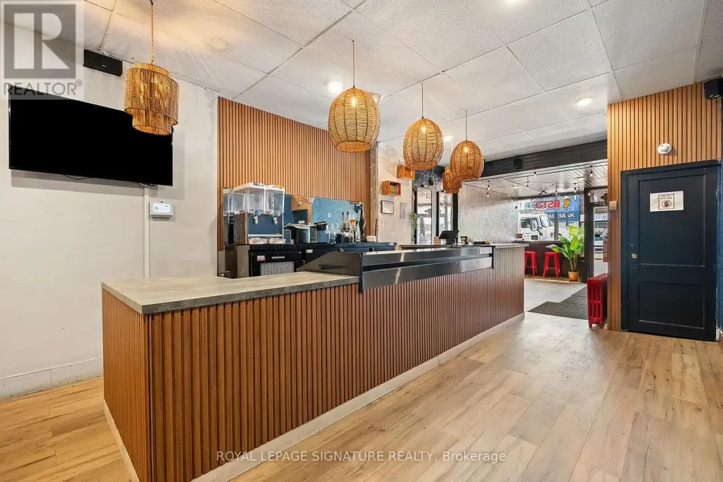 1310 St Clair Avenue W, Toronto (Corso Italia-Davenport)