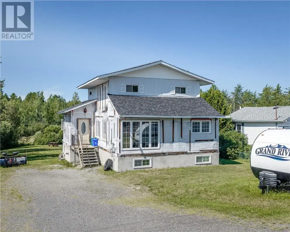 933 E Highway 17, Wahnapitae