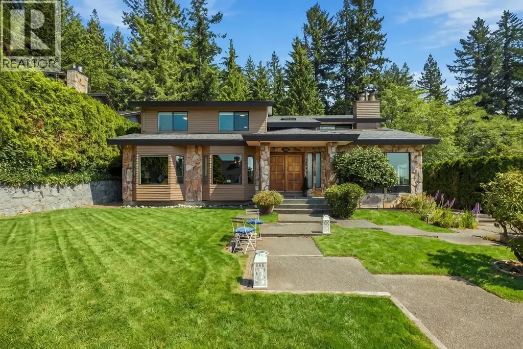 2008 Blairview Avenue, North Vancouver