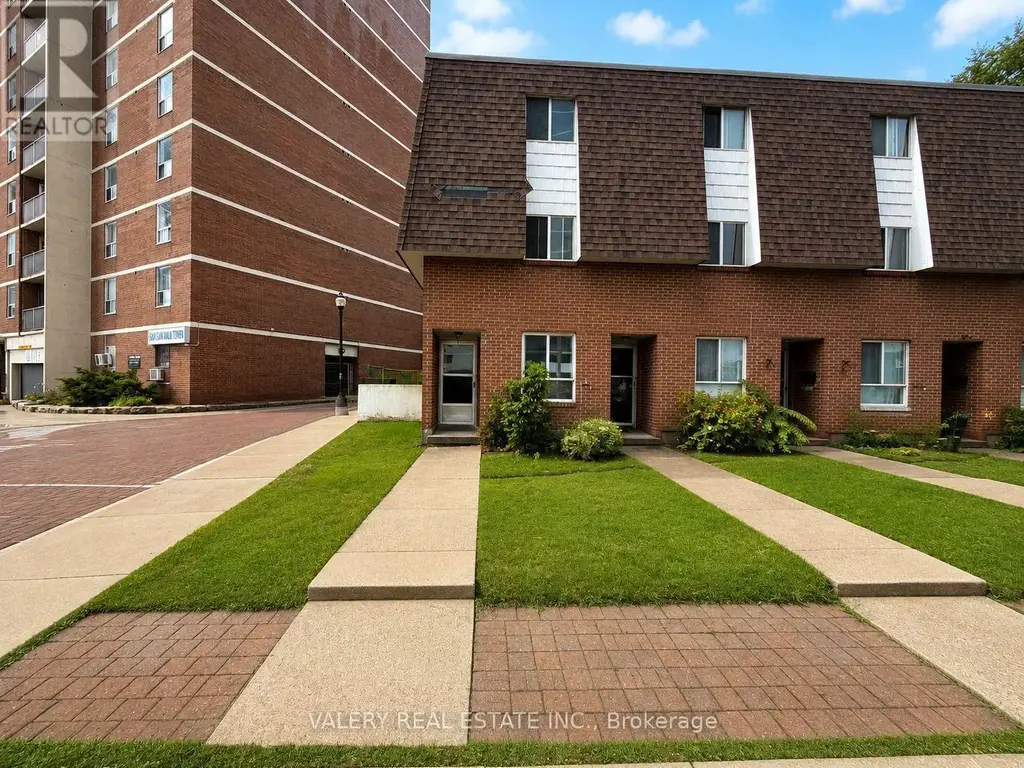 Th69 - 75 Eastdale Avenue, Toronto (Crescent Town)