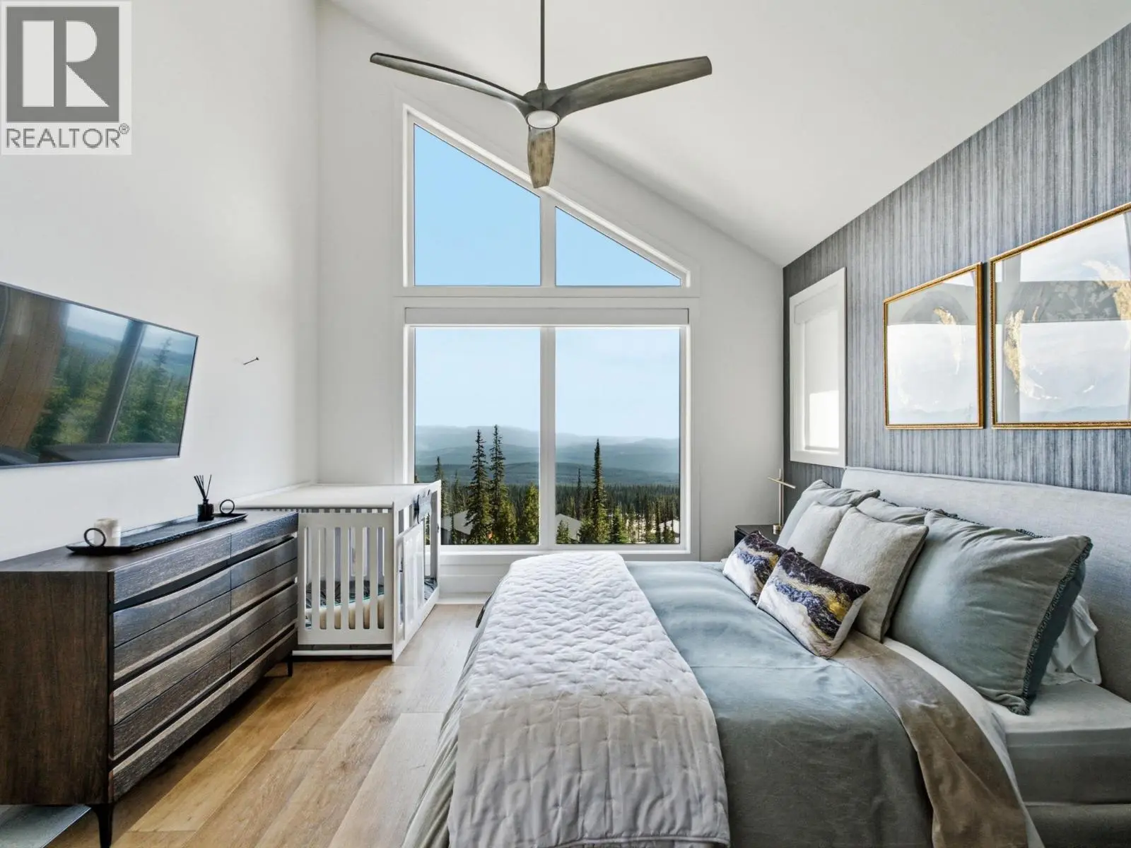 212 Feathertop Way. Big White, British Columbia