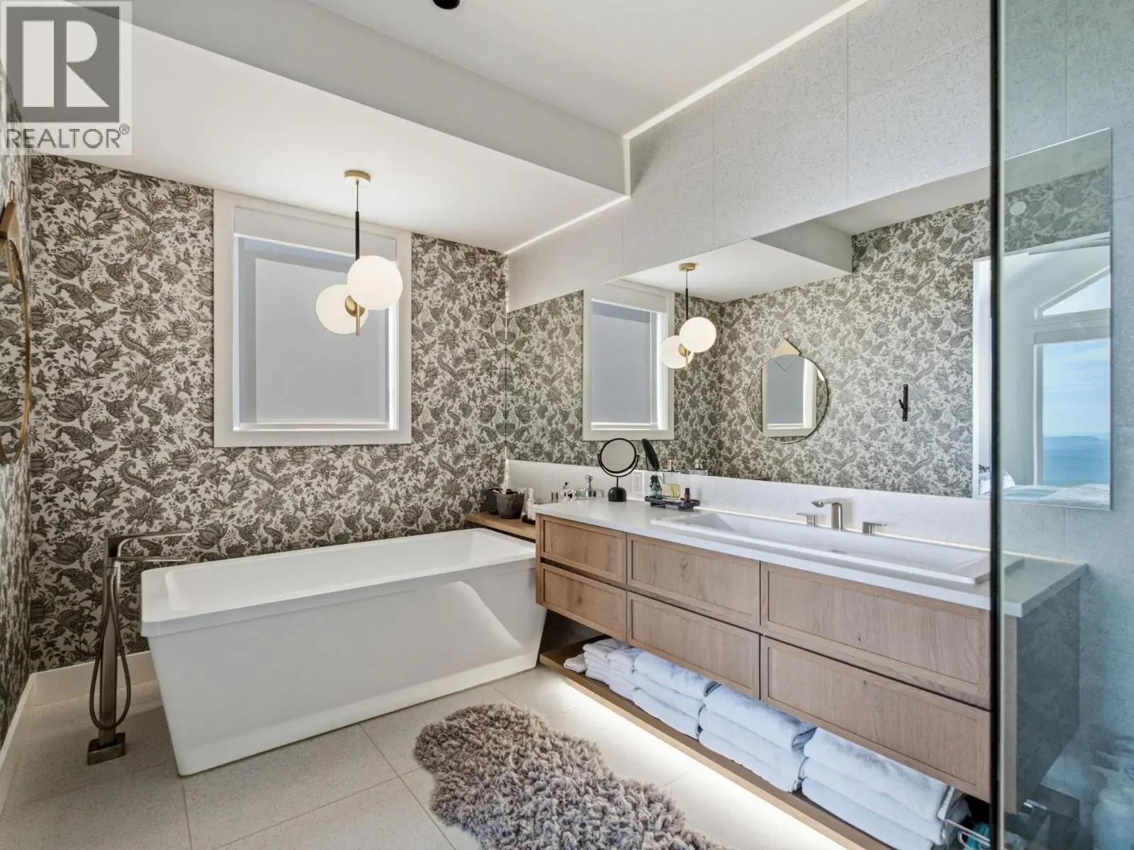 212 Feathertop Way. Big White, British Columbia