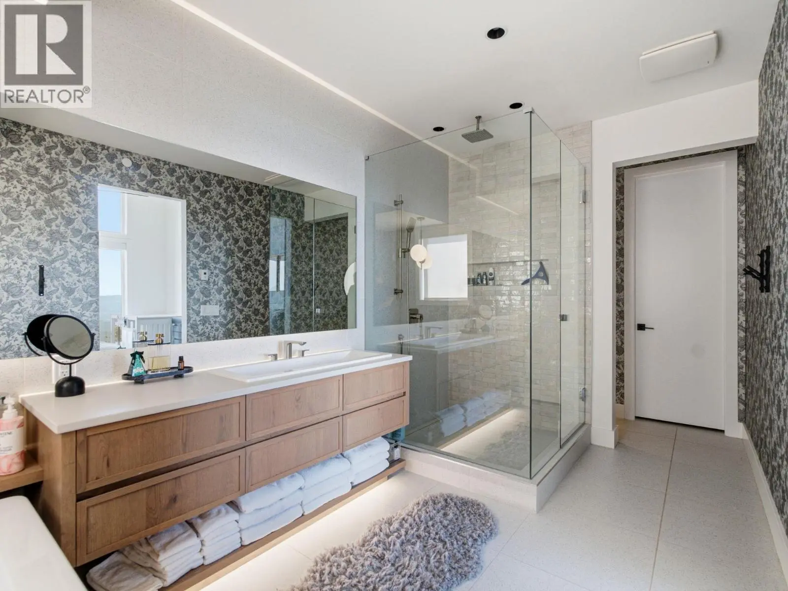 212 Feathertop Way. Big White, British Columbia
