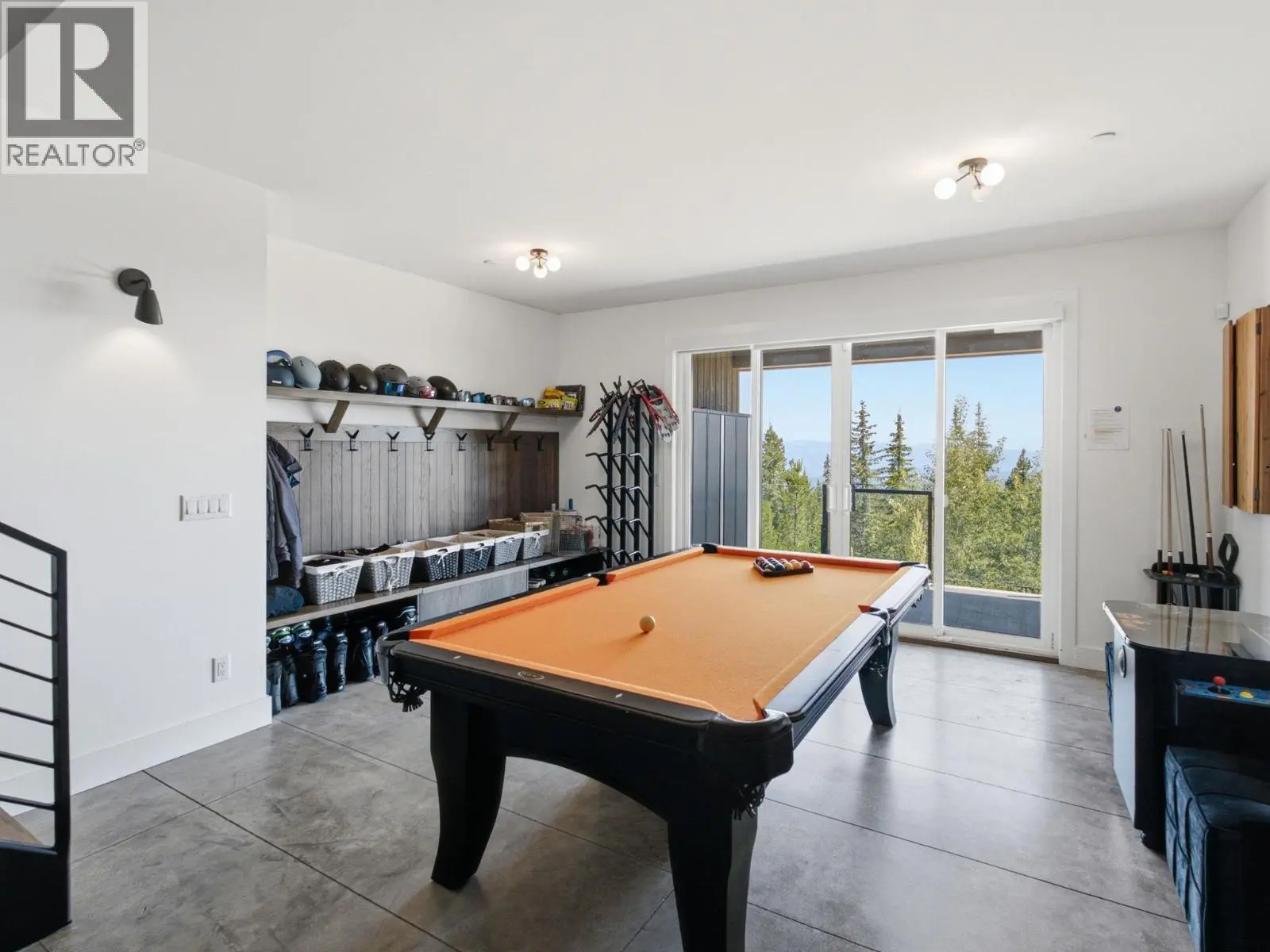 212 Feathertop Way. Big White, British Columbia