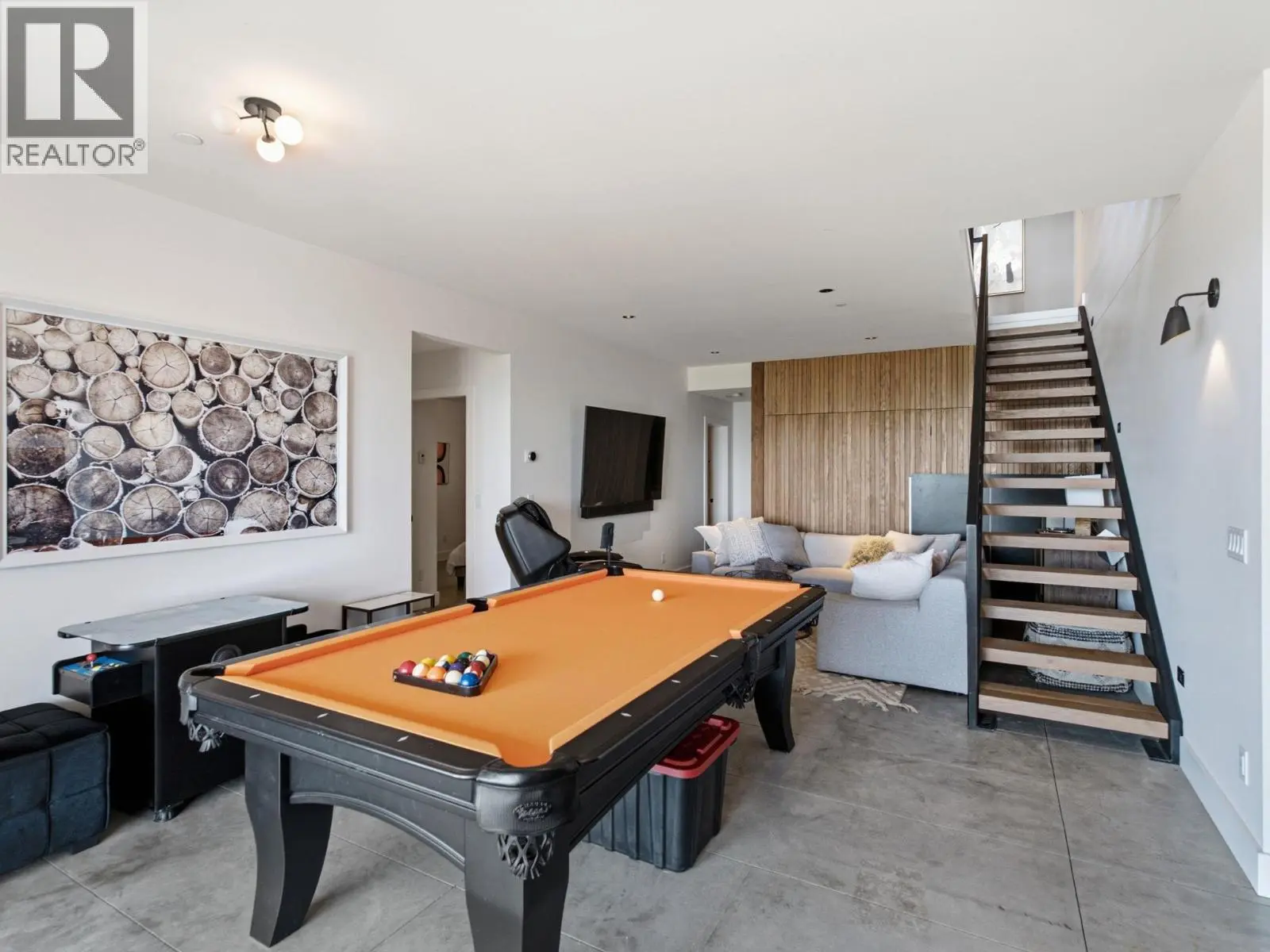 212 Feathertop Way. Big White, British Columbia