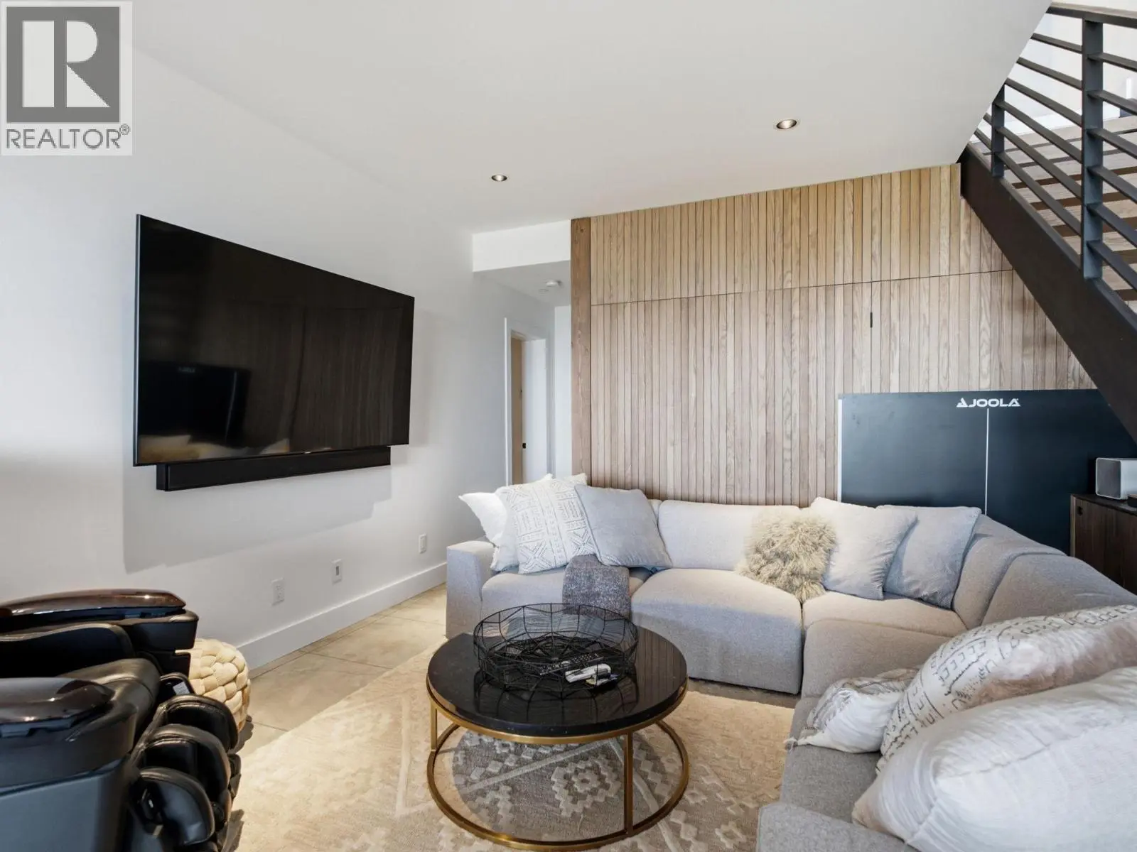 212 Feathertop Way. Big White, British Columbia