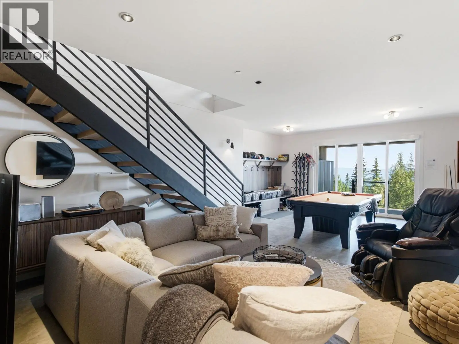212 Feathertop Way. Big White, British Columbia