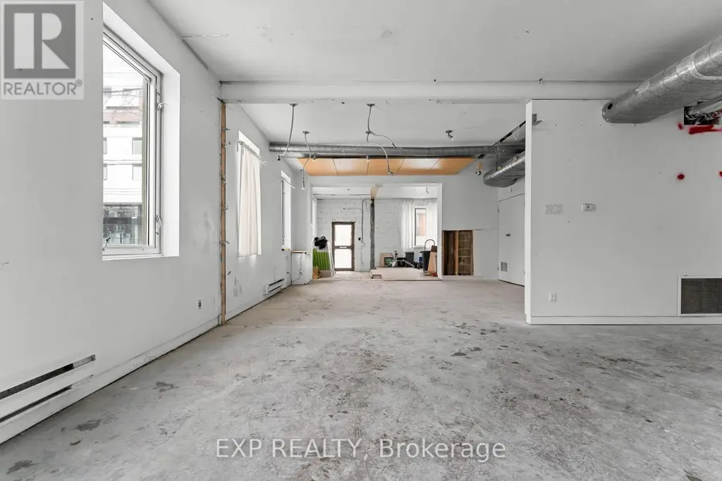 1558 Queen Street E, Toronto (Greenwood-Coxwell)
