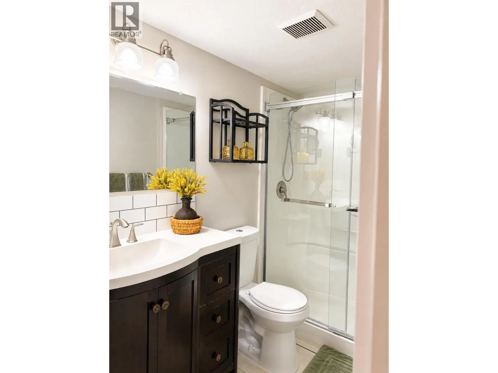 3842 Gordon Drive Unit# 112. Kelowna, British Columbia