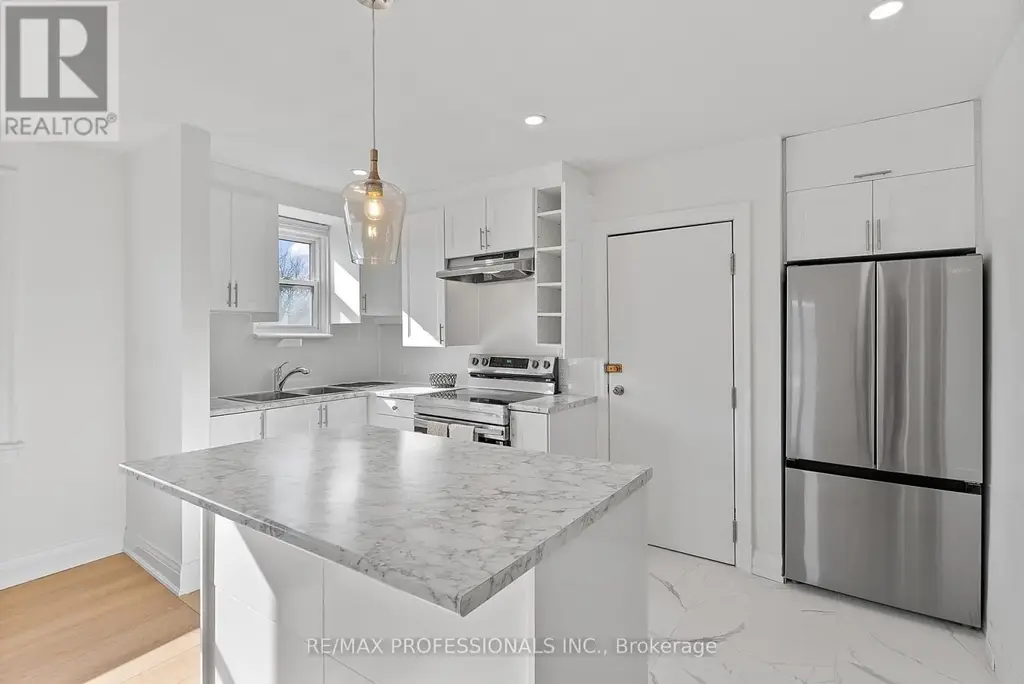 Upper - 308 Jane Street, Toronto (Lambton Baby Point)