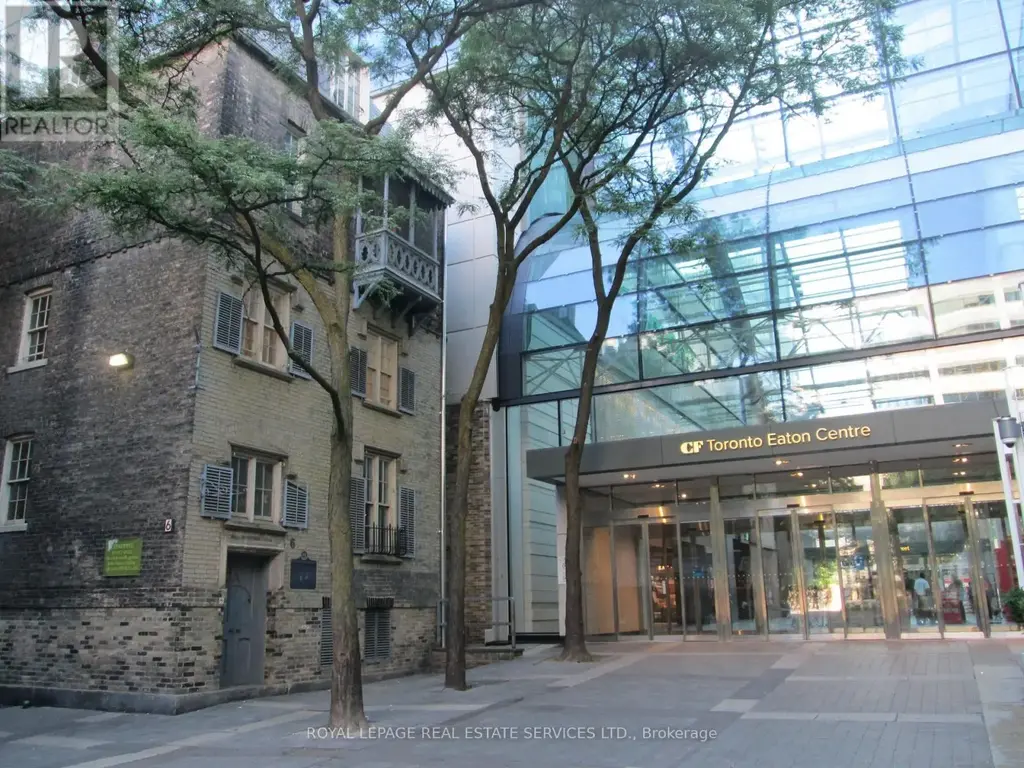 6 Trinity Square, Toronto (Bay Street Corridor)